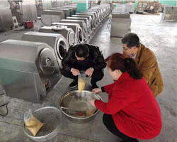 欢迎湖北客户陈总来厂实地考察4米自动炒货机生产线炒制瓜子