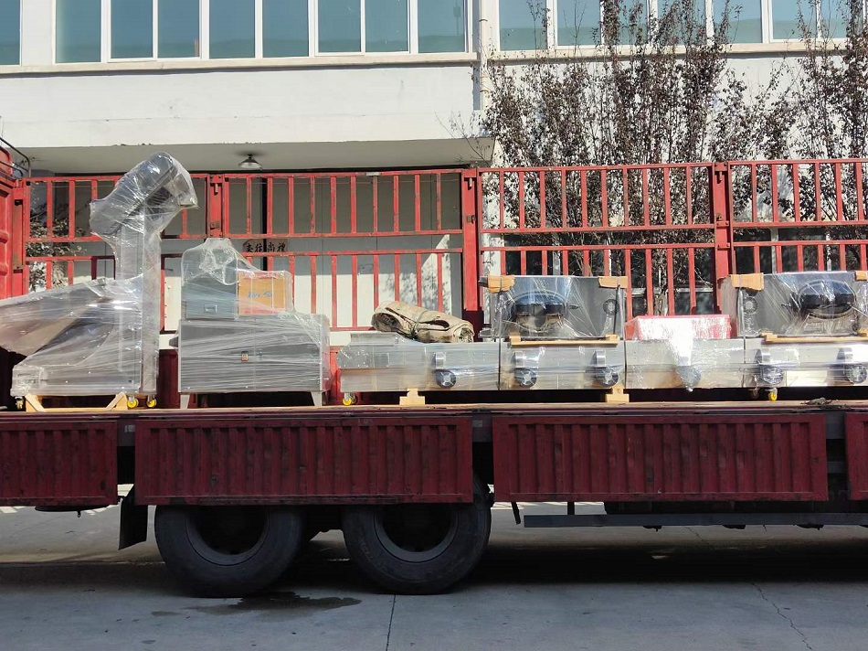 许昌智工8米全套炒腰果生产线专车发货···