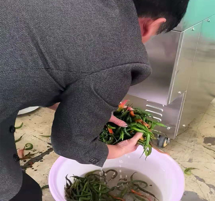 电磁炒货机.jpg 电磁炒货机.jpg