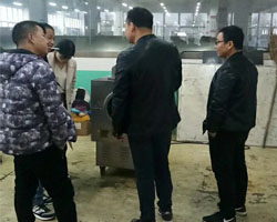 欢迎河北品牌“坚果印象”的方总来厂考察电磁炒货设备