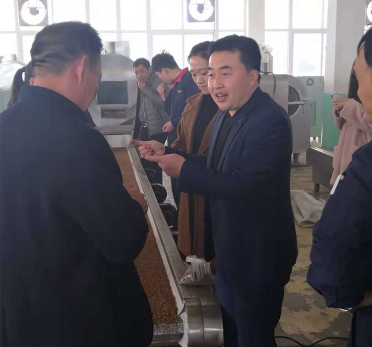 流水线炒货机.jpg 流水线炒货机.jpg