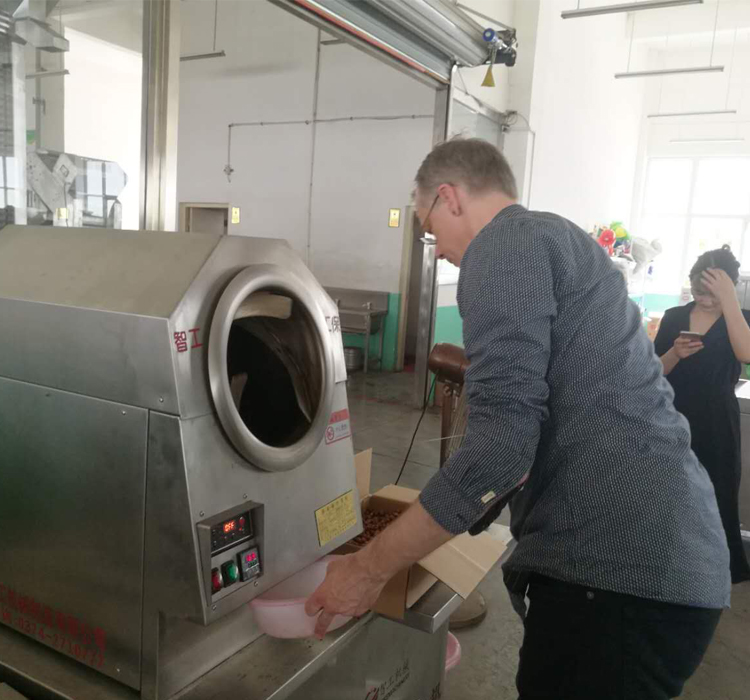 自动炒货机.jpg 自动炒货机.jpg