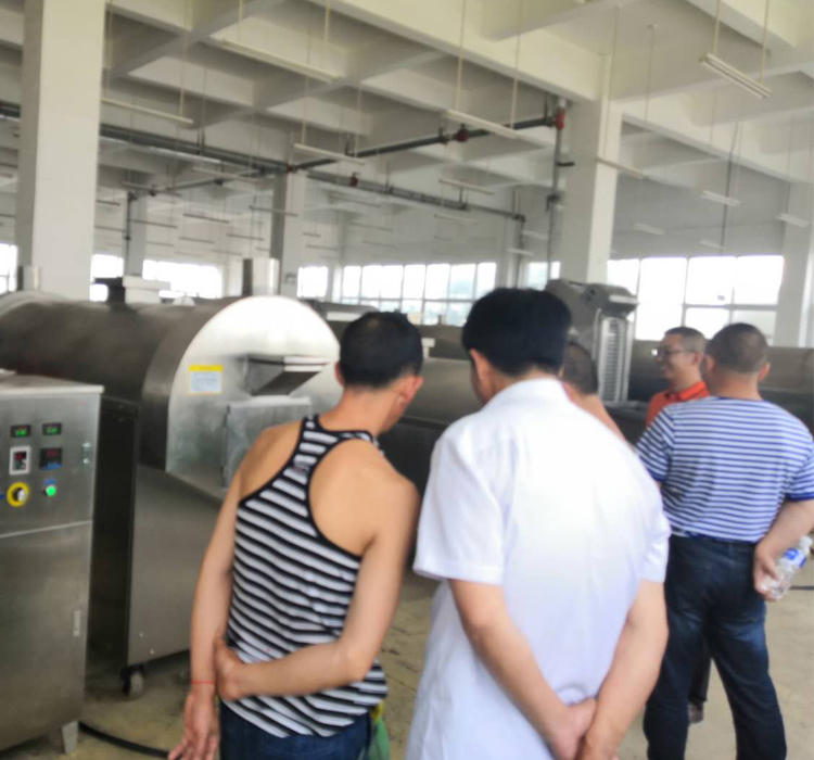 流水线炒货设备.jpg 流水线炒货设备.jpg