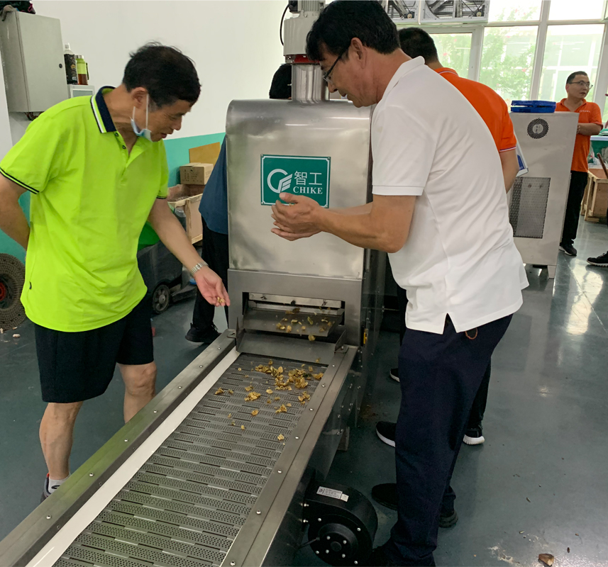 流水线炒货机.jpg 流水线炒货机.jpg