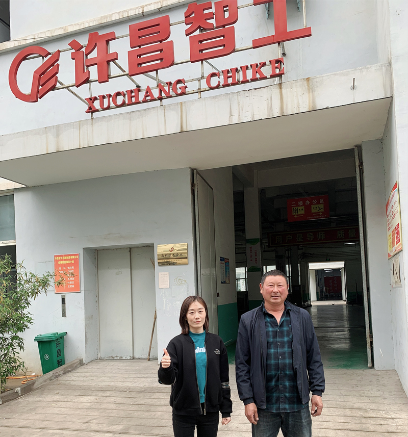 河南中牟客户来厂试机炒制五香花生米并现场签单订购多功能炒货机一台