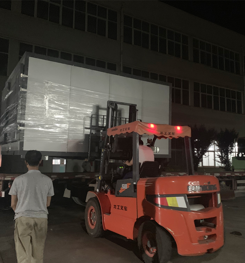 成都客户订购的空气能烘烤房已经全部完工，装车发货中！