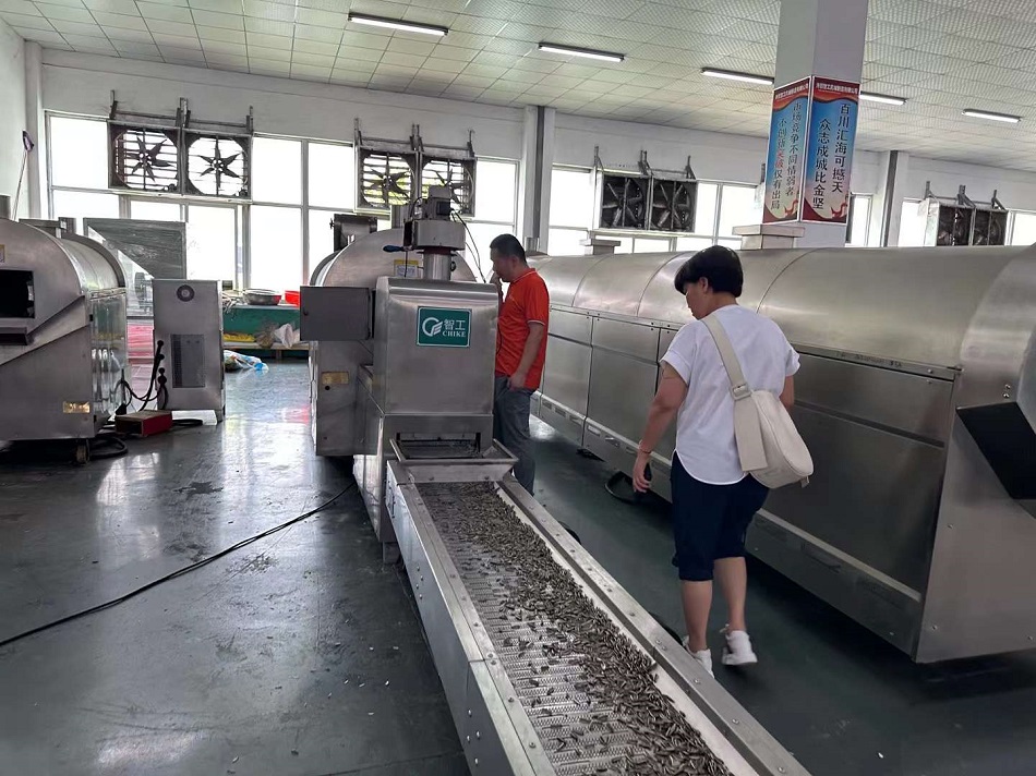 流水线炒货机.jpg 流水线炒货机.jpg