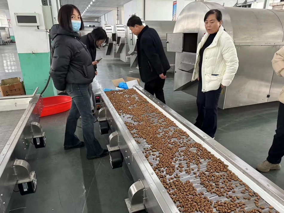 流水线炒货机.jpg 流水线炒货机.jpg