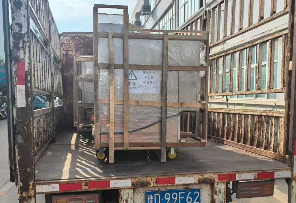 知名板栗连锁店订购许昌智工电磁炒板栗机装车发货